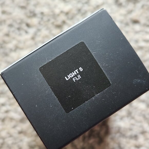 NARS: Light Reflecting Foundation: Light 5 Fiji - Picture 4 of 5